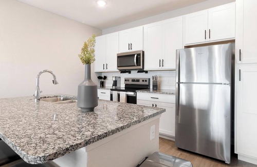 Port Malabar Apartment | Landing | Stunning 1BD, Pool, Gym