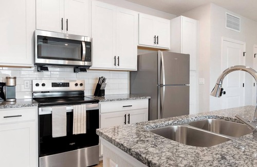 Port Malabar Apartment | Landing | Stunning 1BD, Pool, Gym