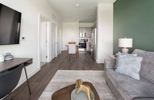 Brentwood Apartment | Landing | Stunning 1BD, Clubhouse, Gym