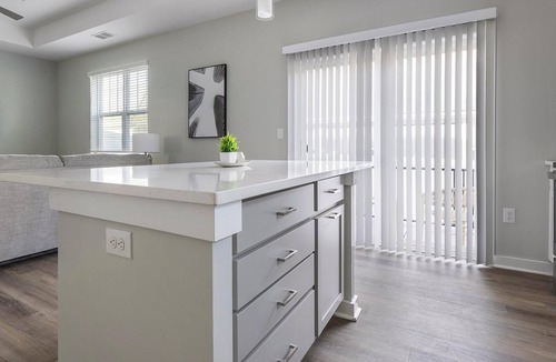 Newell Apartment | Landing | Stunning 1BD, Gym, Courtyard