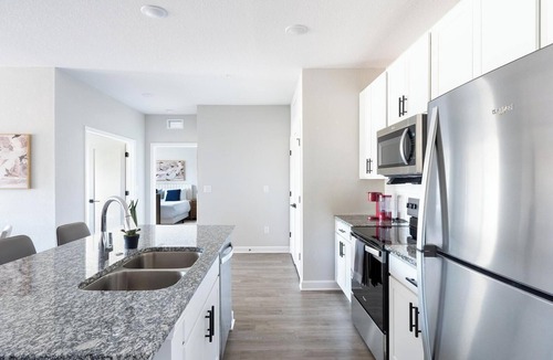 Port Malabar Apartment | Landing | Stunning 2BD, Gym, Pool