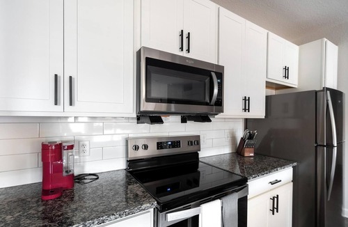 Port Malabar Apartment | Landing | Stunning 2BD, Gym, Pool