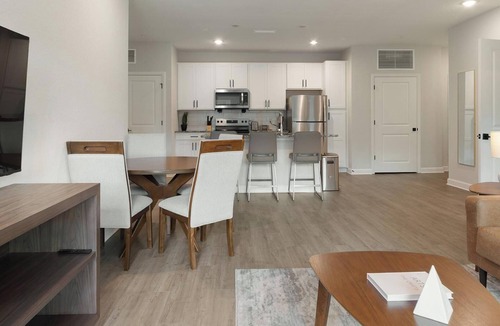 Port Malabar Apartment | Landing | Stunning 2BD, Gym, Pool
