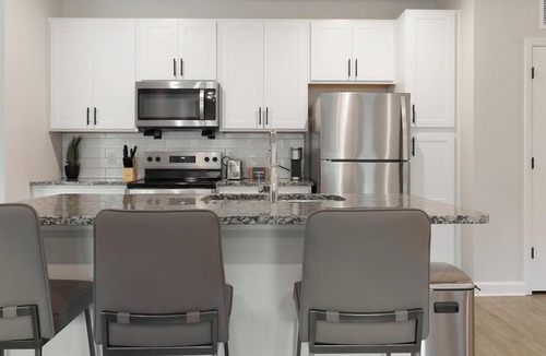 Port Malabar Apartment | Landing | Stunning 2BD, Gym, Pool