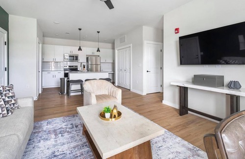 Knoxville Apartment | Landing | Stunning 2BD, Gym