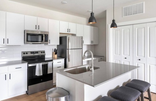 Knoxville Apartment | Landing | Stunning 2BD, Gym
