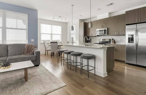 Biggar Apartment | Landing | Stunning 3BD, Gym, Clubhouse