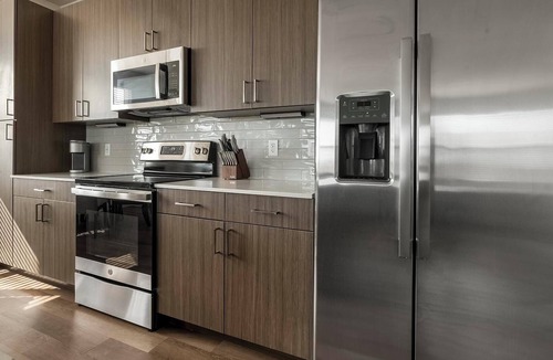 Biggar Apartment | Landing | Stunning 3BD, Gym, Clubhouse