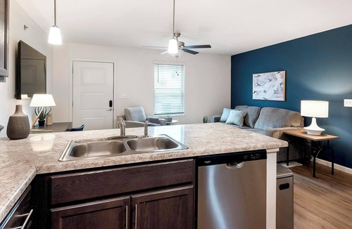 Lyman Apartment | Landing | Stylish 1BD, Gym, Clubhouse