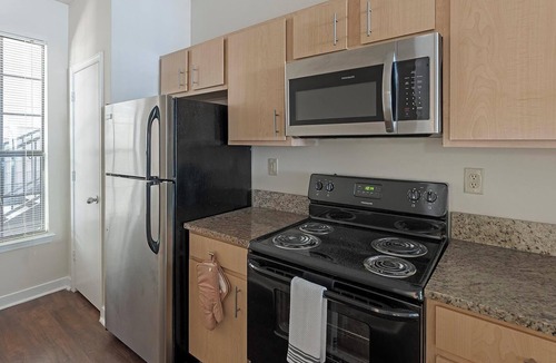 New Pathways Apartment | Landing | Stylish 2BD, Gym, Pool