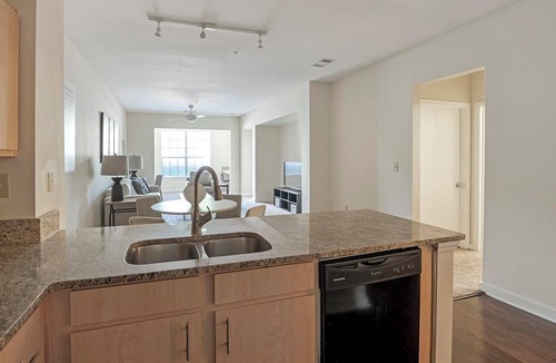 New Pathways Apartment | Landing | Stylish 2BD, Gym, Pool
