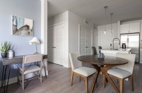 The Forum Apartment | Landing | Stylish 2BD, Gym