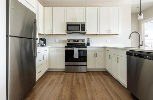 Hickory Apartment | Landing | Stylish 2BD, Yoga Studio, Gym