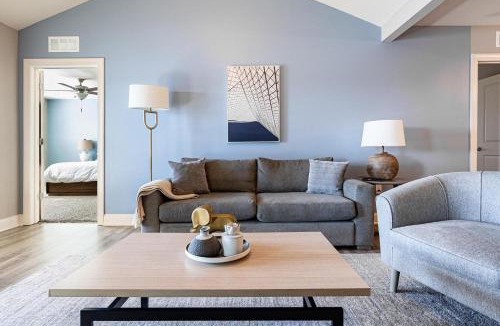 Cocoa Apartment | Landing Stylish 3BD Pool Clubhouse