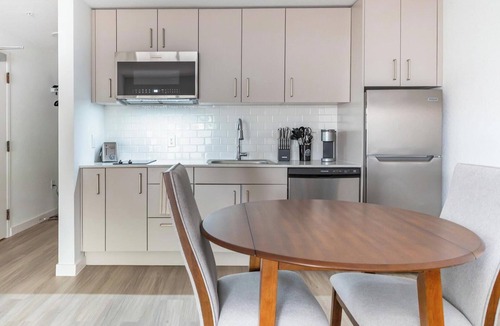 Golden Gate Apartment | Landing | Stylish Studio, Clubhouse, Yoga Studio
