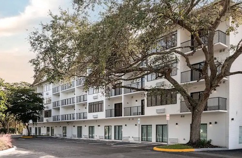 Golden Gate Apartment | Landing | Stylish Studio, Clubhouse, Yoga Studio