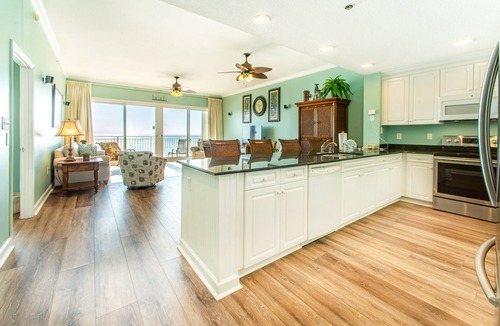 Thomas Drive Condo | ☀️ Large Balcony - Private Beach - HotTub-3BR Sterling Beach #602☀️