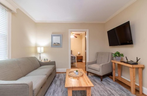 Columbus House | Large BnB with Pool The White House & Cottage