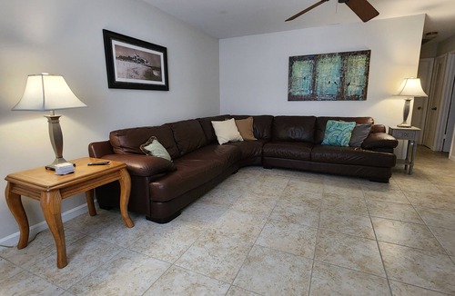 Hobe Sound Villa | Large, cozy and convenient king bed 1/1 + office/den villa - 1 mile from beach!