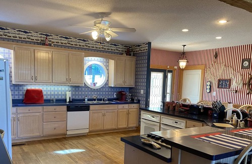 Eatonton House | LARGE family - NO PROBLEM! 10 pp main house + attached Pirate’s Hut 14 pp more!