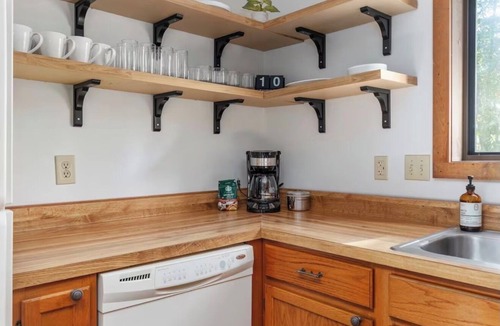 Basye House | Large house only minutes from lake with great hikes & a hot tub!