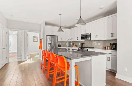 Talbot's Corner House | Large Marvel Themed 14ppl Spacious Townhome