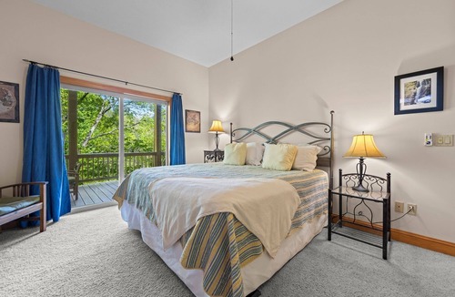 Whittier Condo | Large Mountain Condo in Gated Golf Resort, Washer & Dryer, Golf Course View!