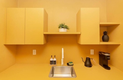 El Portal Apartment | Large Stylish Studio Apartment in El Portal 3