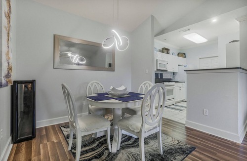 Foley Condo | Large upscale Condo near BEACHES-OWA-all sports complexes-RESORT style pool!