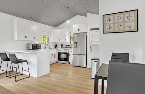 Sailboat Bend Apartment | Las Olas Cabanas Unit #3 Upstairs with Large Private Deck and View of Downtown!