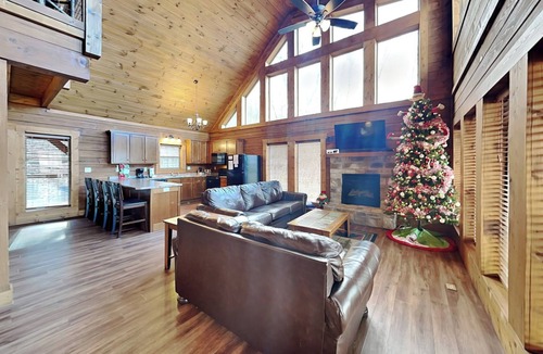 Gatlinburg Cabin | Lasting Impressions by Jackson Mountain Rentals