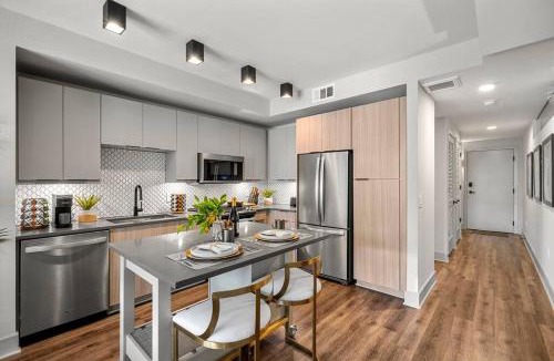 North Buckhead Apartment | Lavish 2BD/2BA Luxury Retreat w/ Premium Amenities