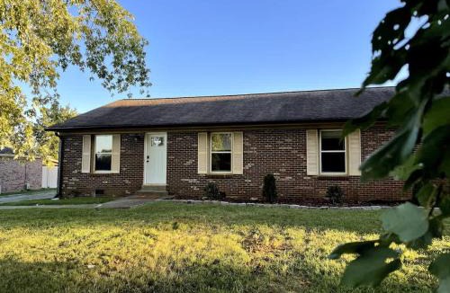 Murfreesboro House | Lawrence Oaks Residence