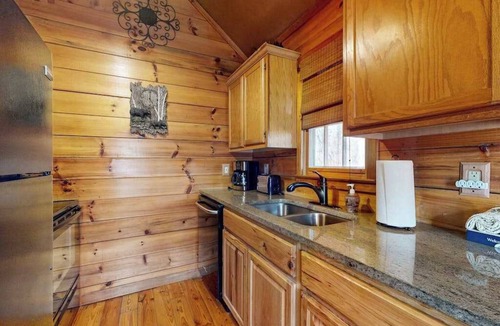 Sautee Nacoochee Cabin | Lazy Bear Cabin 1 Stay