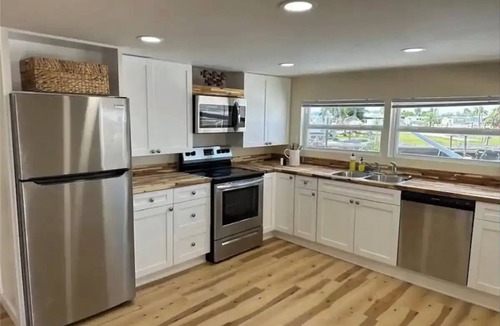 Saint James City House | Lazy Dolphin Retreat