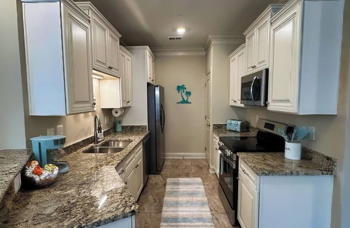 Murrells Inlet Condo | Lazy Palm-Free BEACH pass! POOL! 1/2 mile to Marshwalk and Marina! 3 King bdrms!