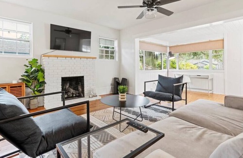 Avondale House | Le Avondale: Updated & Clean home