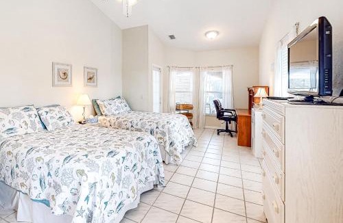 Pelican House | Life at the Canal