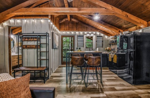 Townsend Cabin | Light'n Bug Bungalow 1 Bedroom Cabin by RedAwning
