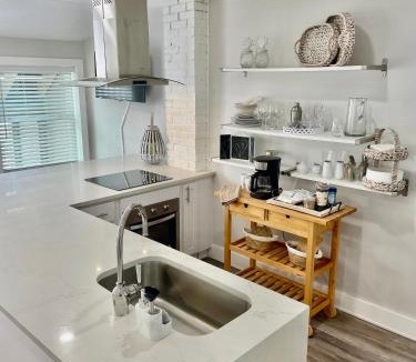 Jacksonville Beach Apartment | Lil' Beach Getaway