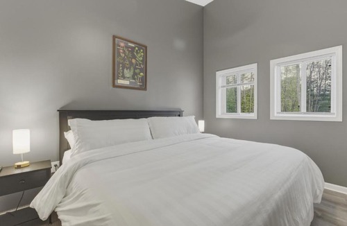 Nimitz Apartment | Lily Pad Hideaway on 19 Acres