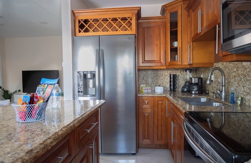 Little Havana House | Little Havana Calle 8 -2/1- Near Airport - Fenced Parking -Family Comfy -Laundry