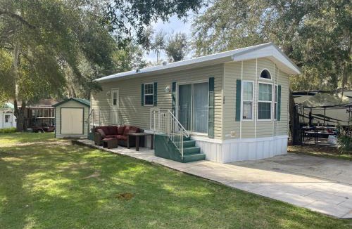 Salt Springs Resort | Little Lake Kerr-Maid