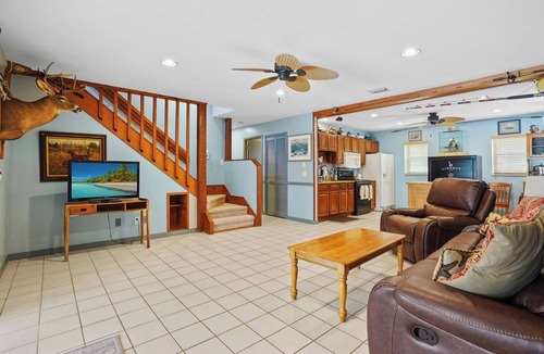 Roseland House | Living Water's: Spacious 4-bedroom house with tons of amenities