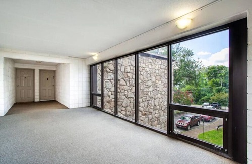 Downtown Knoxville Apartment | Local Life in KNOX! Pool+Campus+Downtown