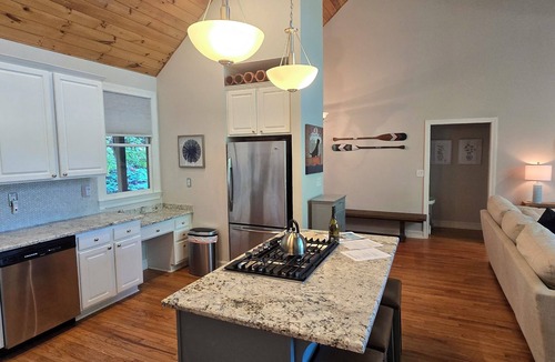 Big Canoe House | Location & Southern Charm in Big Canoe with tons of room.