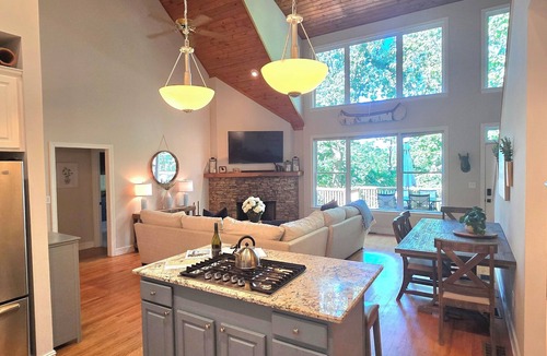 Big Canoe House | Location & Southern Charm in Big Canoe with tons of room.