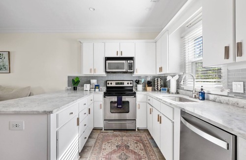 Mount Pleasant Apartment | Loco Bungalow! | Shem Creek Neighborhood