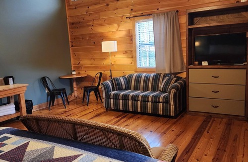 Tellico Plains Hotel | Lodge at Tellico