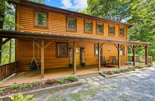 Seven Devils House | Lodge in Seven Devils w Hot Tub & Mountain Views!